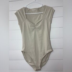 Old Navy Ribbed Bodysuit XS Oatmeal/Cream Beige Cap Sleeve V-Neck Stretchy